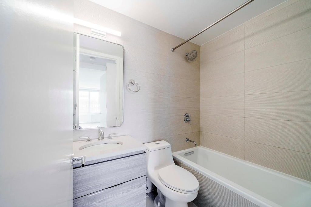 321 W 37th Street - Photo 1
