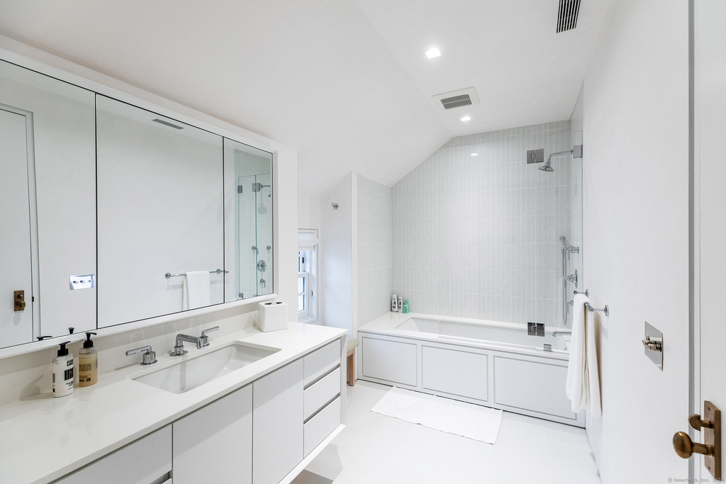 24 Old Roxbury Road - Photo 11