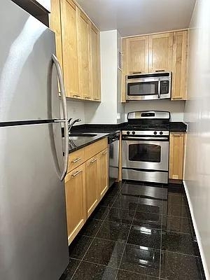 333 East 49th Street - Photo 3