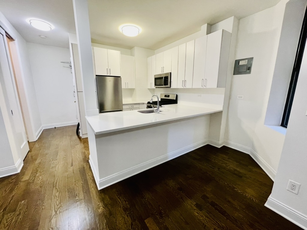 200 West 58th Street - Photo 3