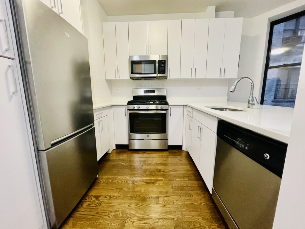 200 West 58th Street - Photo 2
