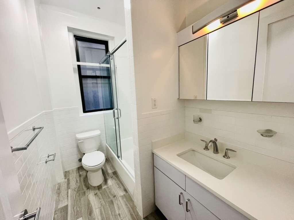 200 West 58th Street - Photo 4