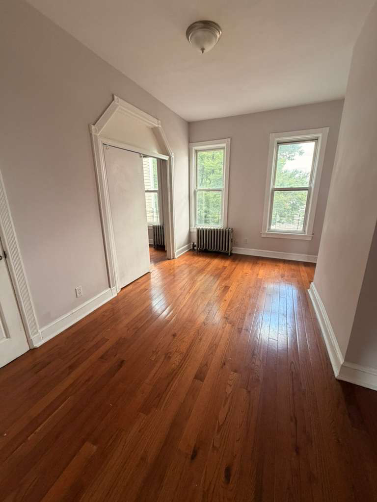 208 Pennsylvania Avenue - Photo 2