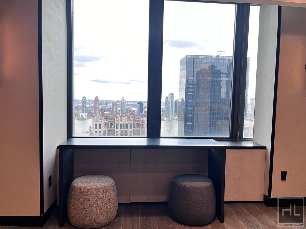 East 40th Street - Photo 13