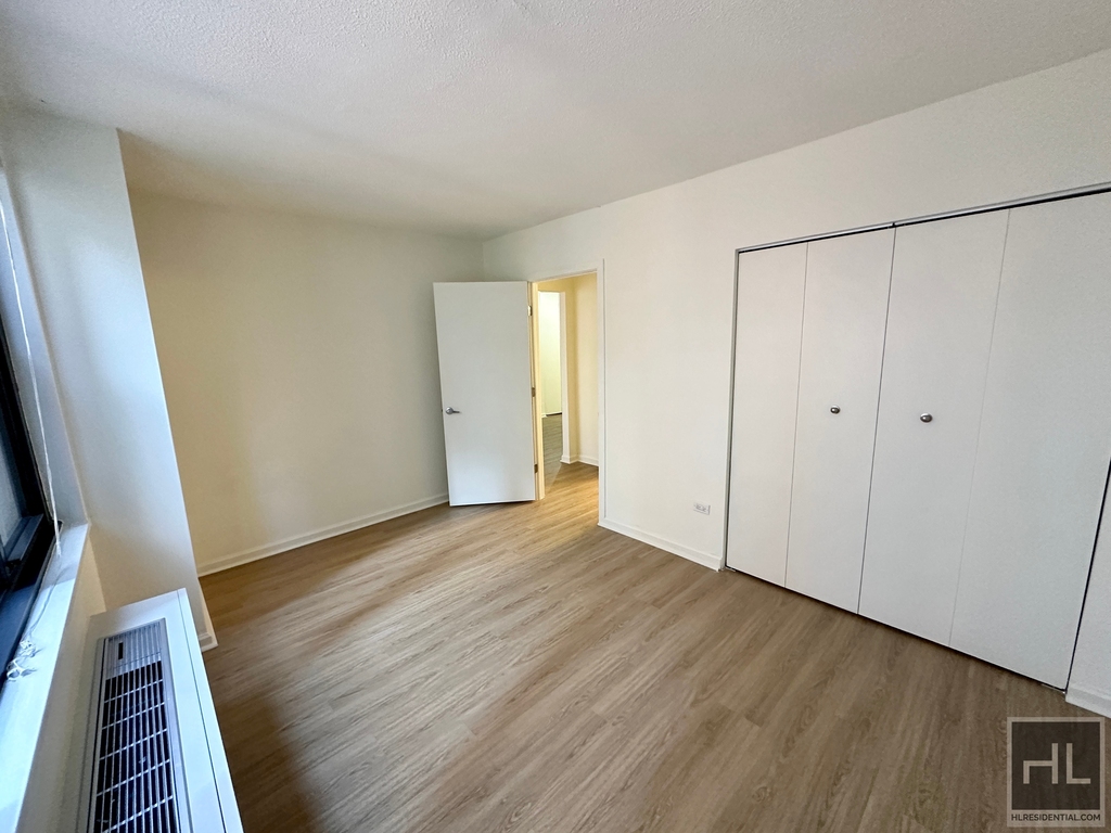 East 40th Street - Photo 1
