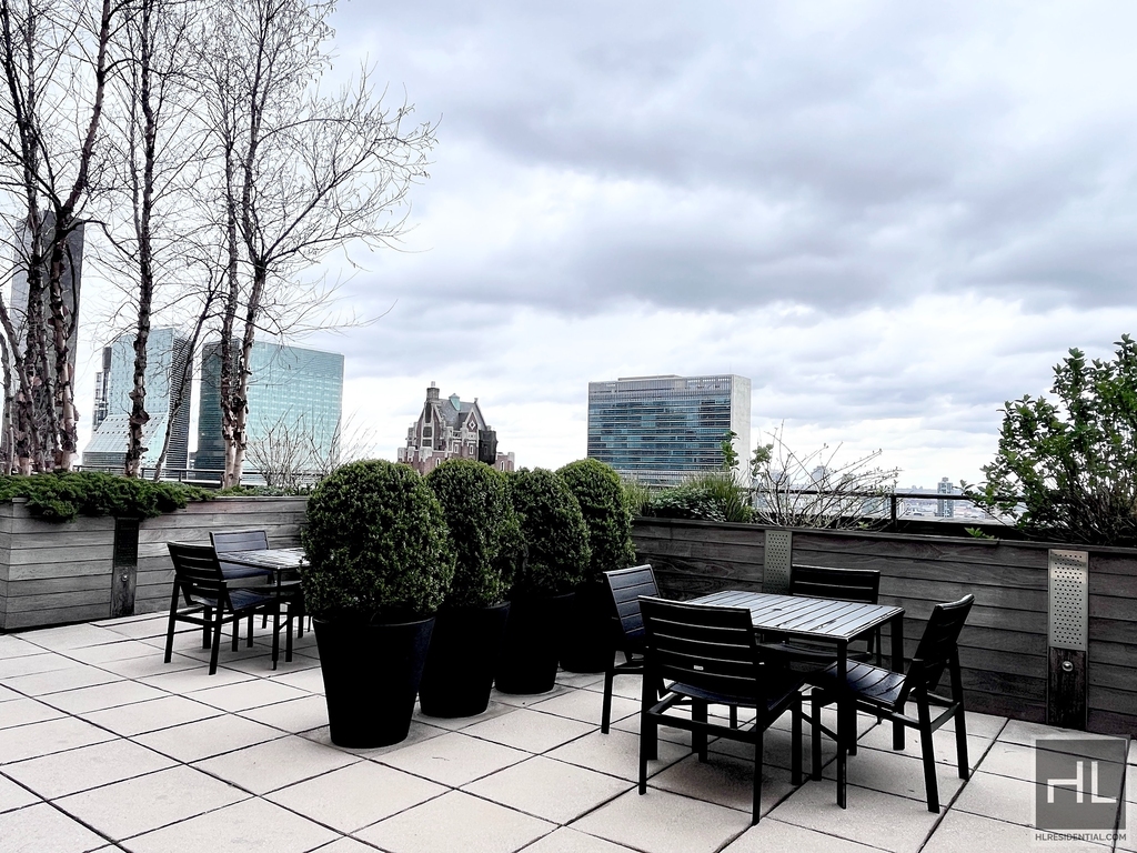 East 40th Street - Photo 15