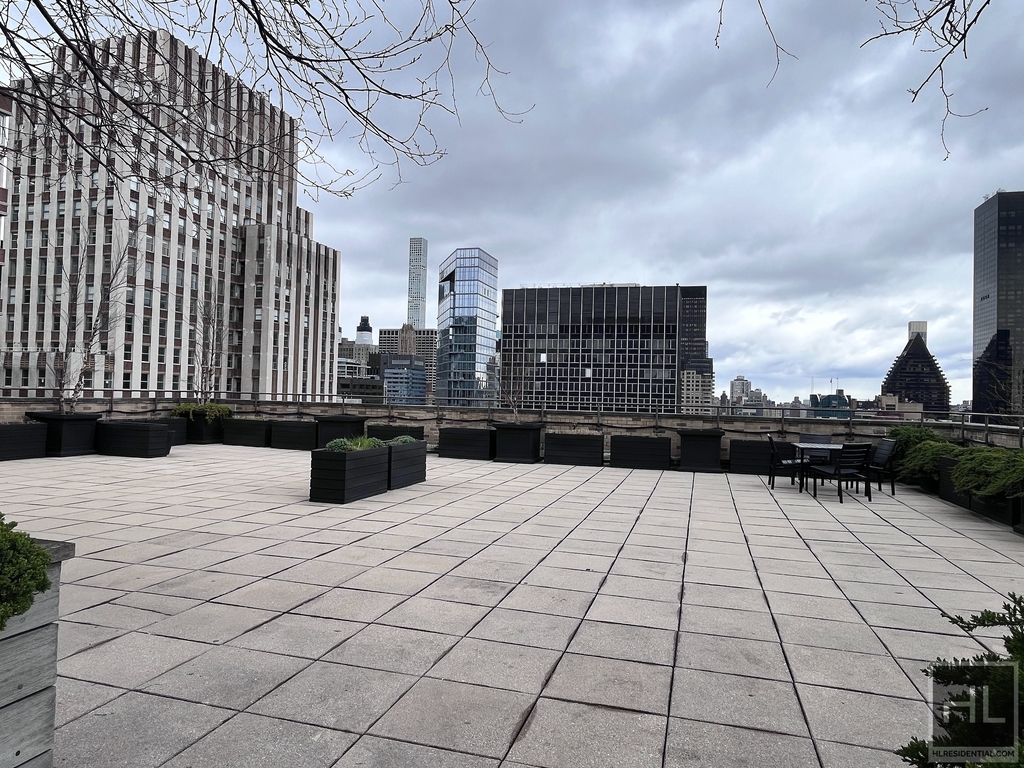East 40th Street - Photo 16