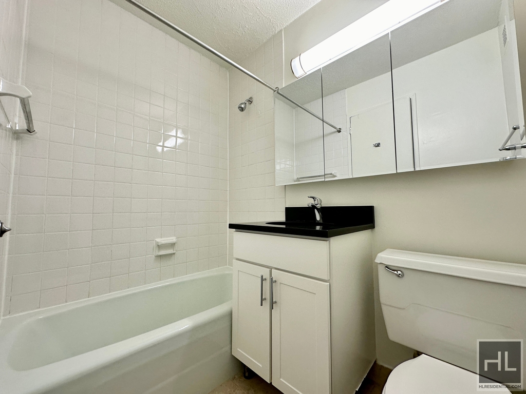 East 40th Street - Photo 3