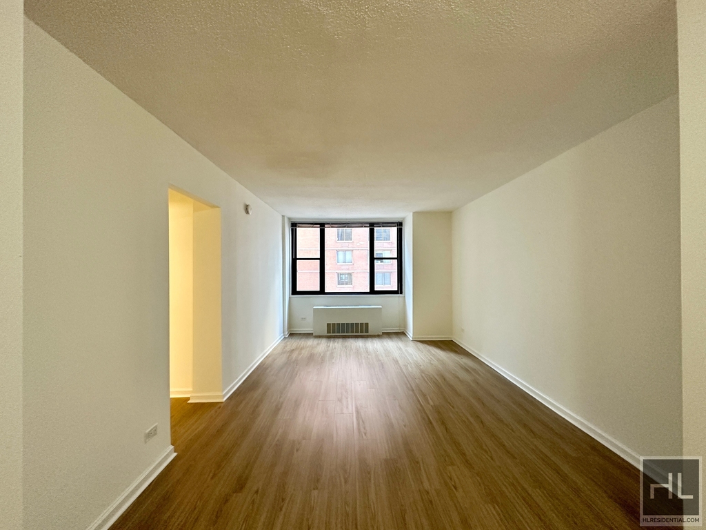 East 40th Street - Photo 0