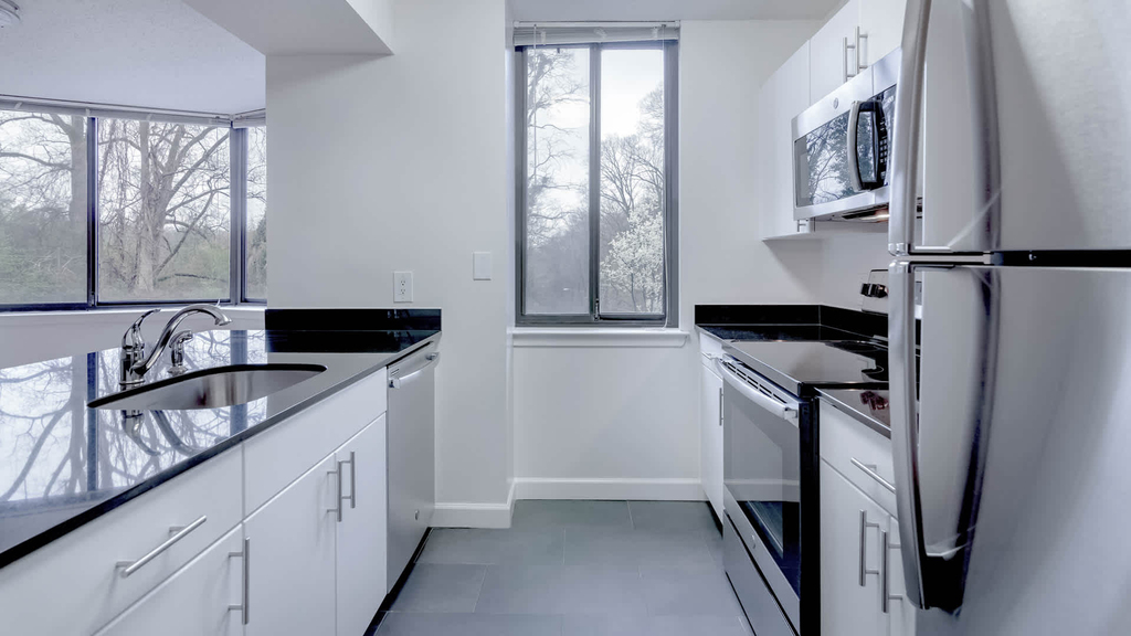 2501 Porter St. Nw - Photo 4