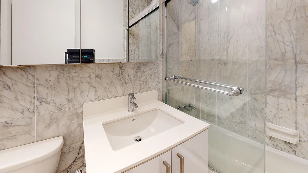 305 West 13th Street - Photo 7