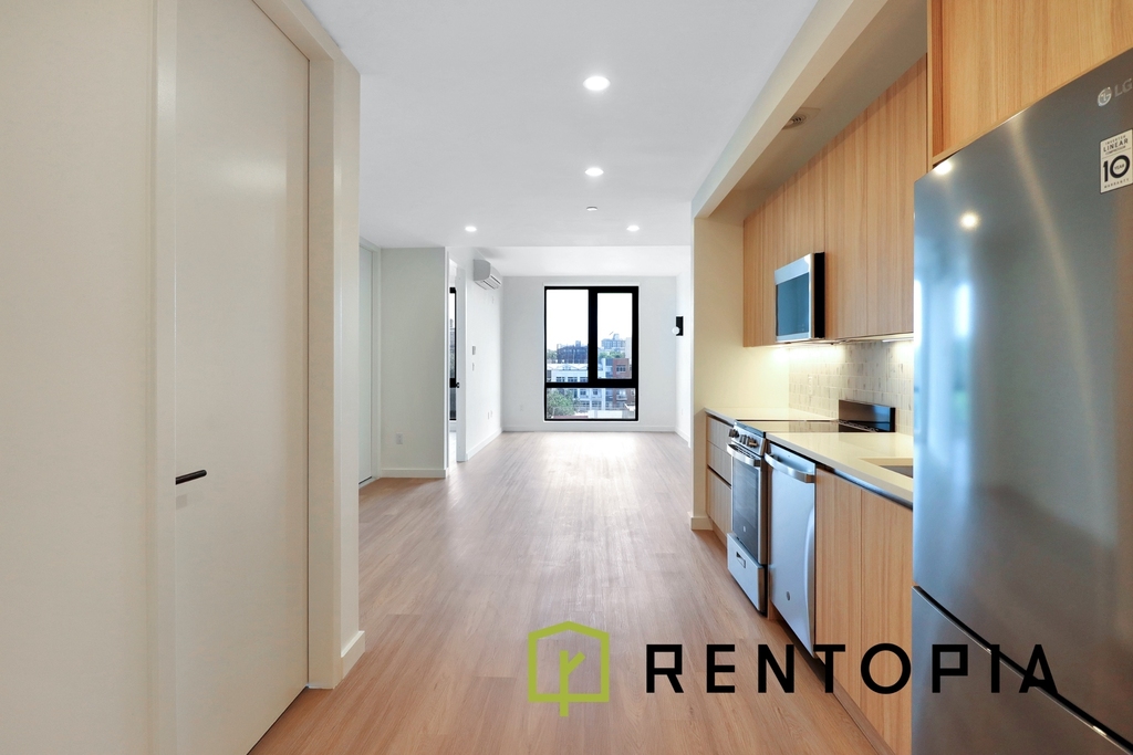 1010 Pacific Street - Photo 2