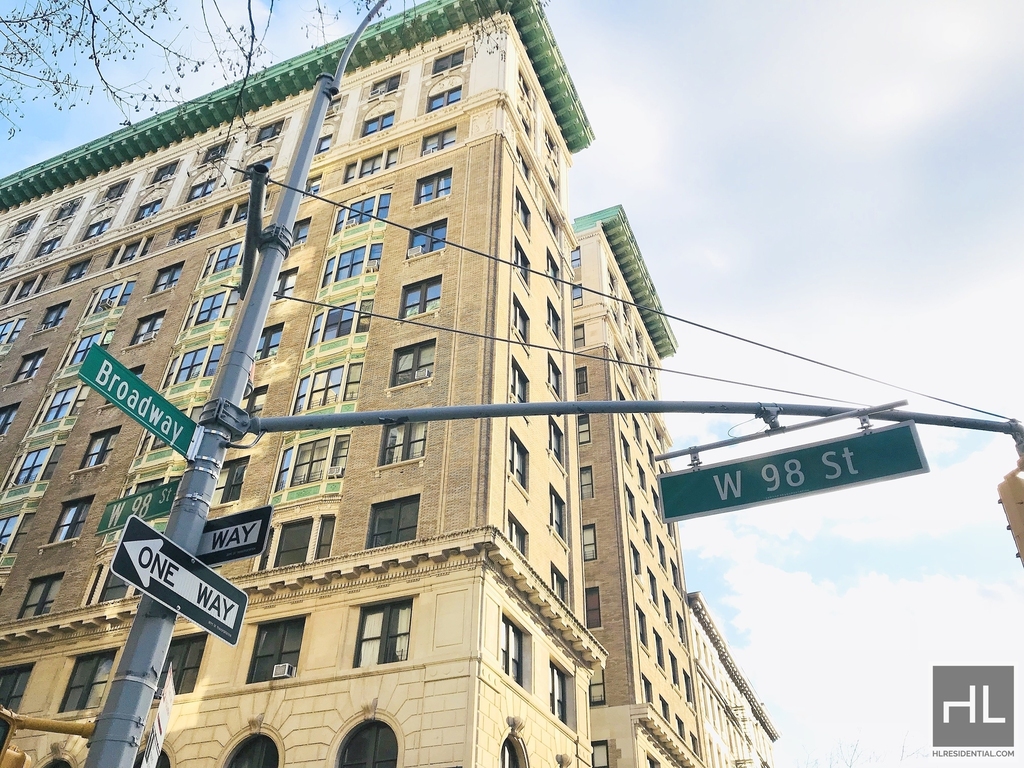 W 98th St - Photo 7