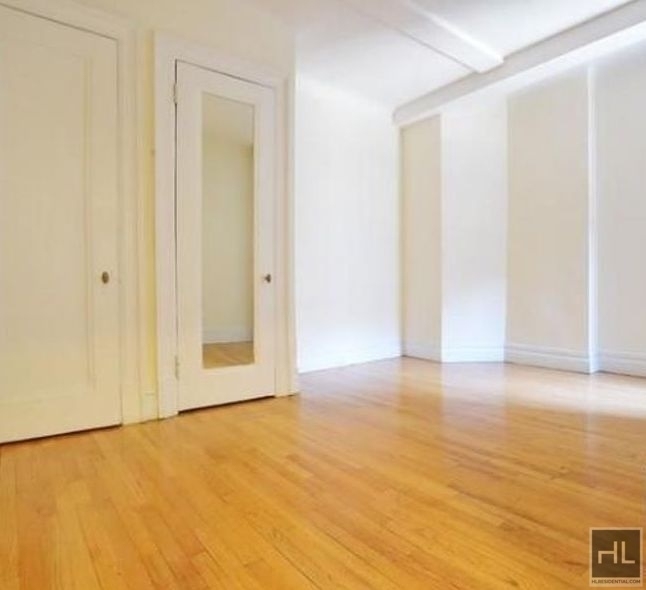 W 98th St - Photo 3