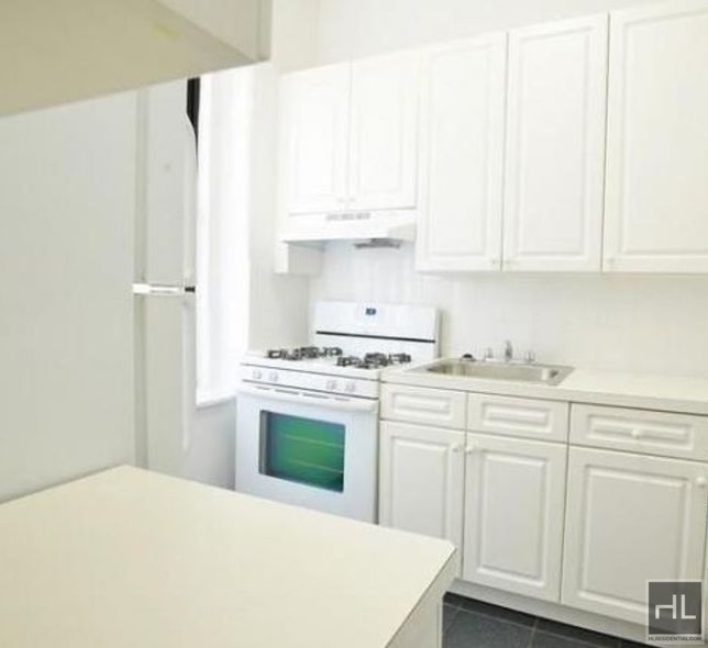 W 98th St - Photo 4