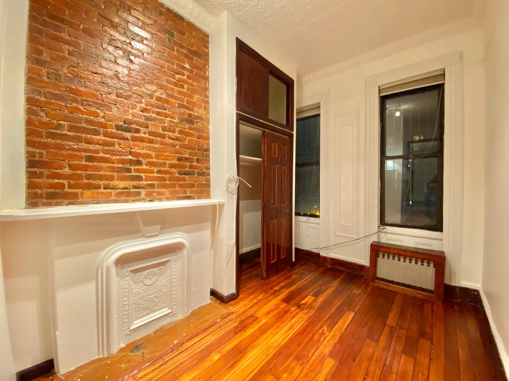 137 Bleecker Street - Photo 2
