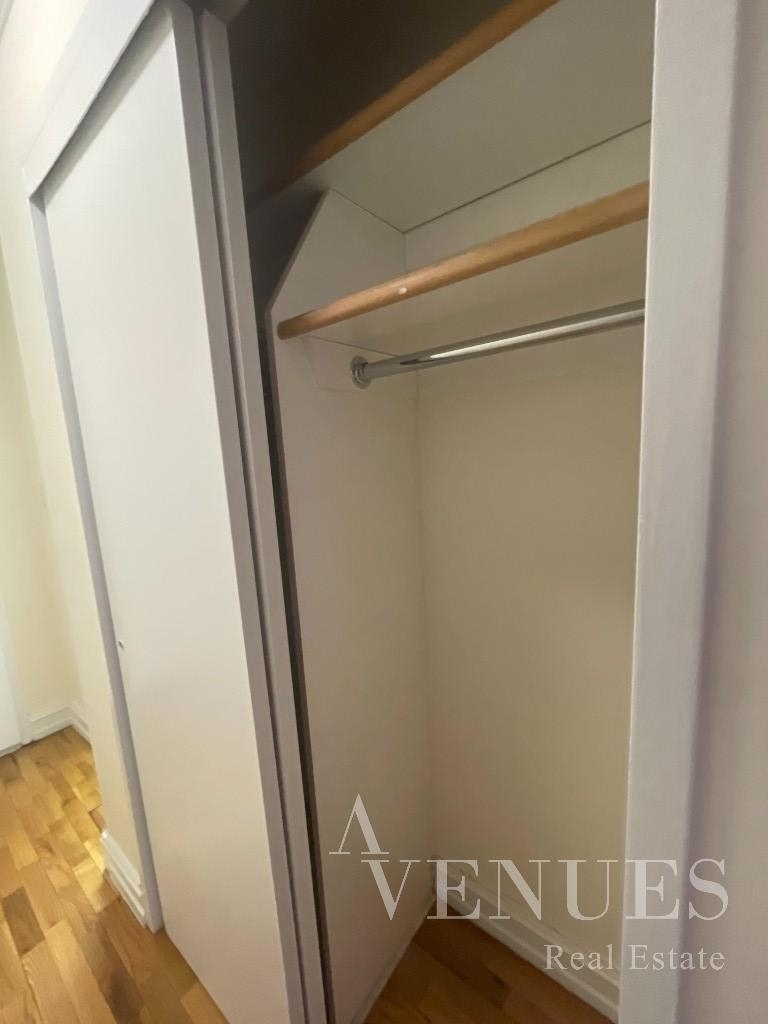 York Avenue - Photo 4