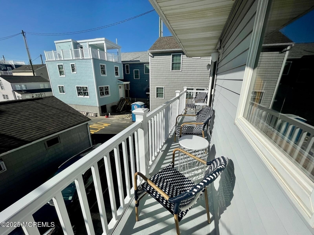23 E Surf Way - Photo 2