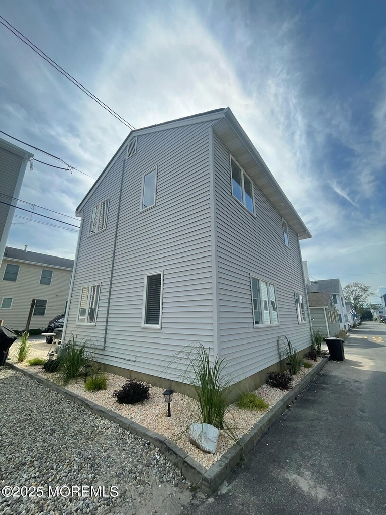 23 E Surf Way - Photo 1