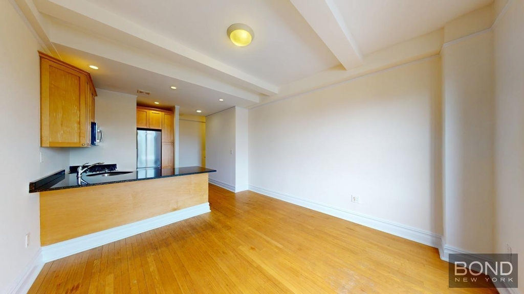 Second Avenue - Photo 1