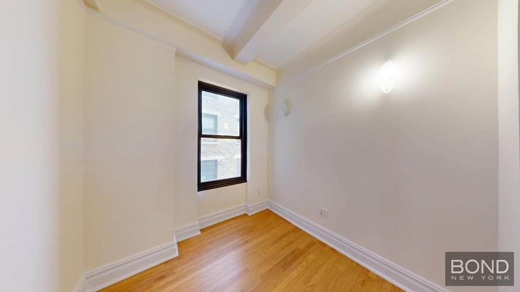Second Avenue - Photo 4