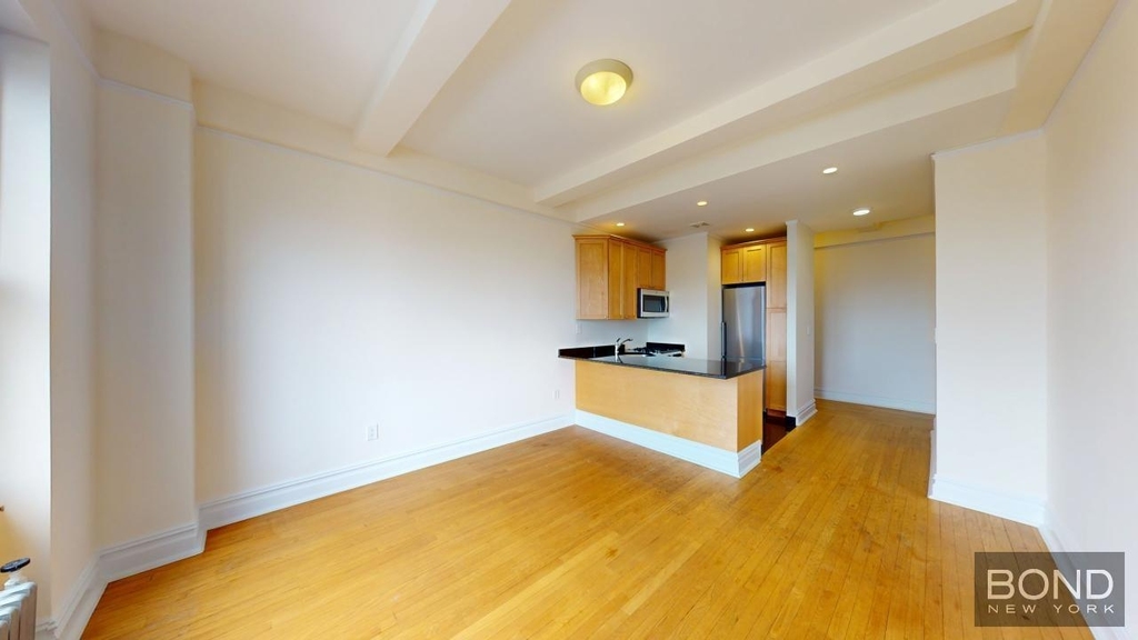 Second Avenue - Photo 0
