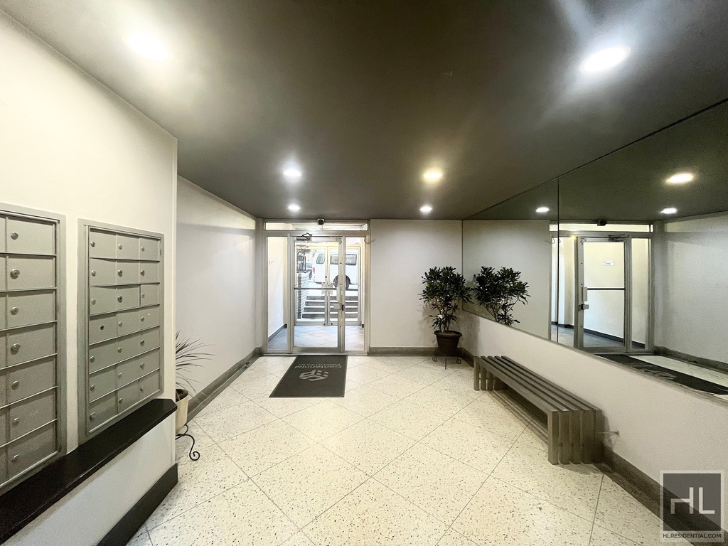 East 58 Street - Photo 12