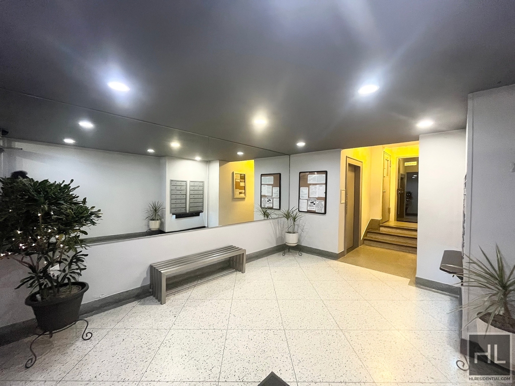 East 58 Street - Photo 11