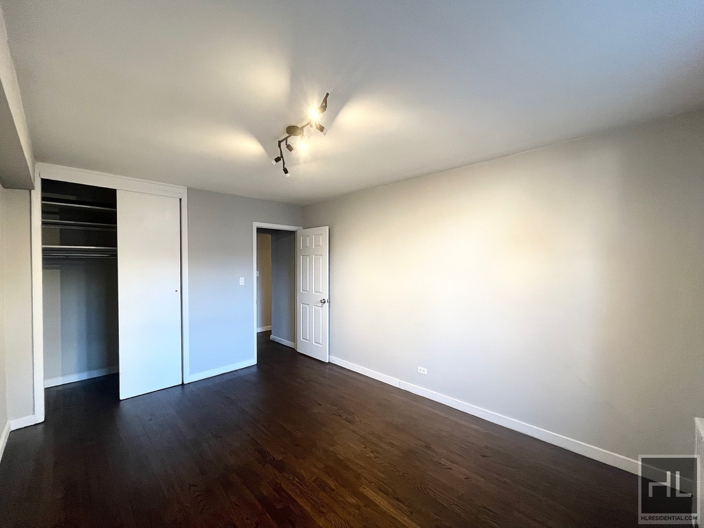 East 58 Street - Photo 0