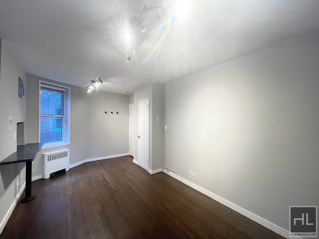 East 58 Street - Photo 8