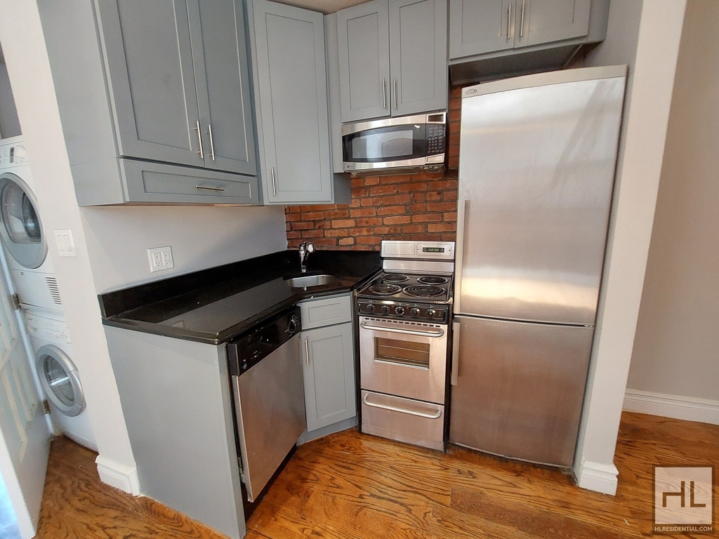 East 35th Street - Photo 16