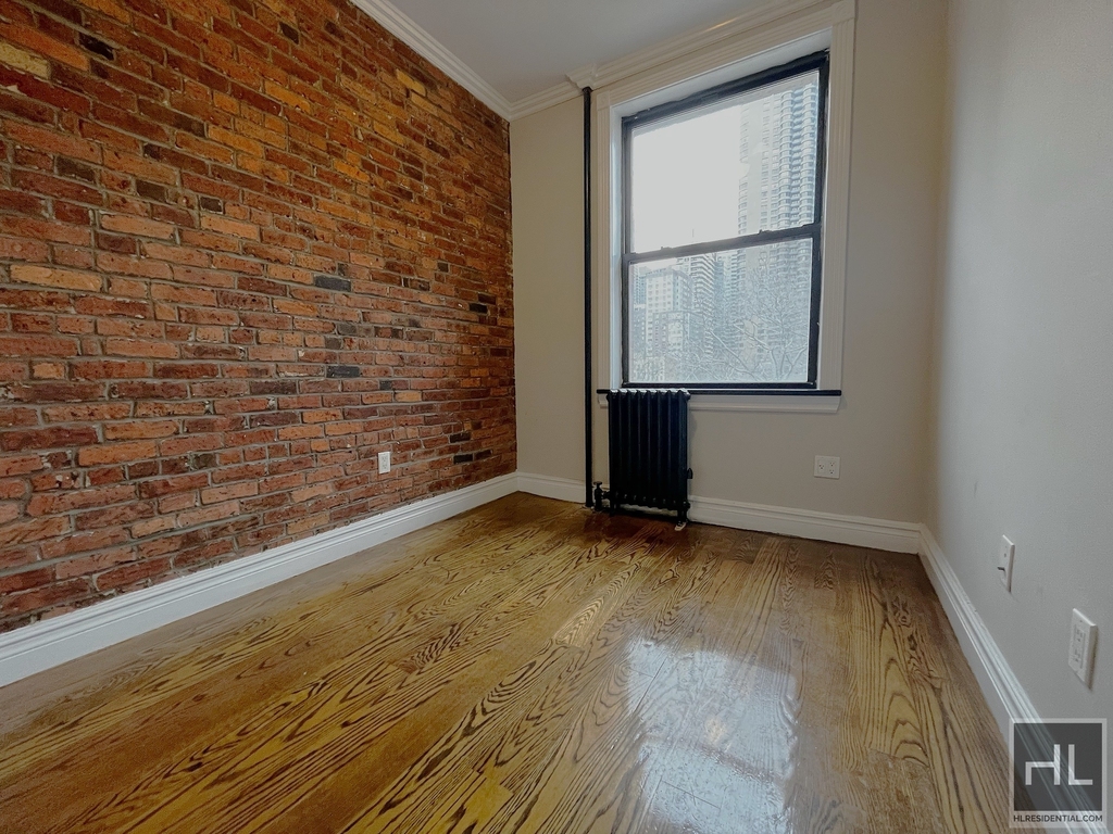 East 35th Street - Photo 13