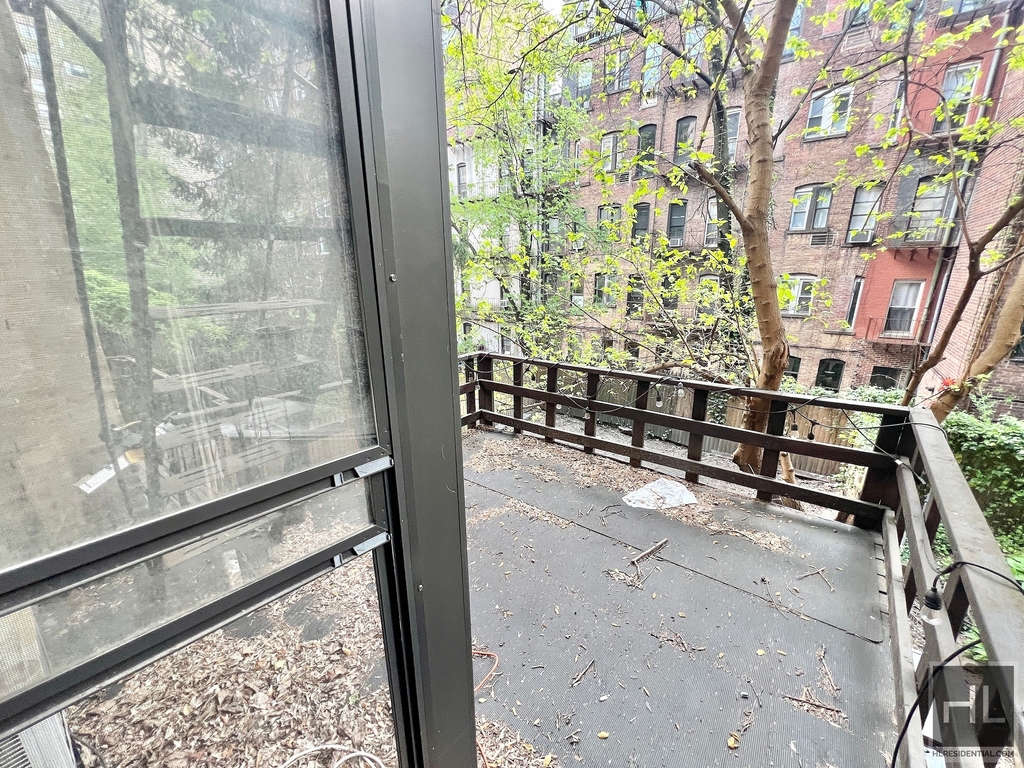 East 83rd Street - Photo 6