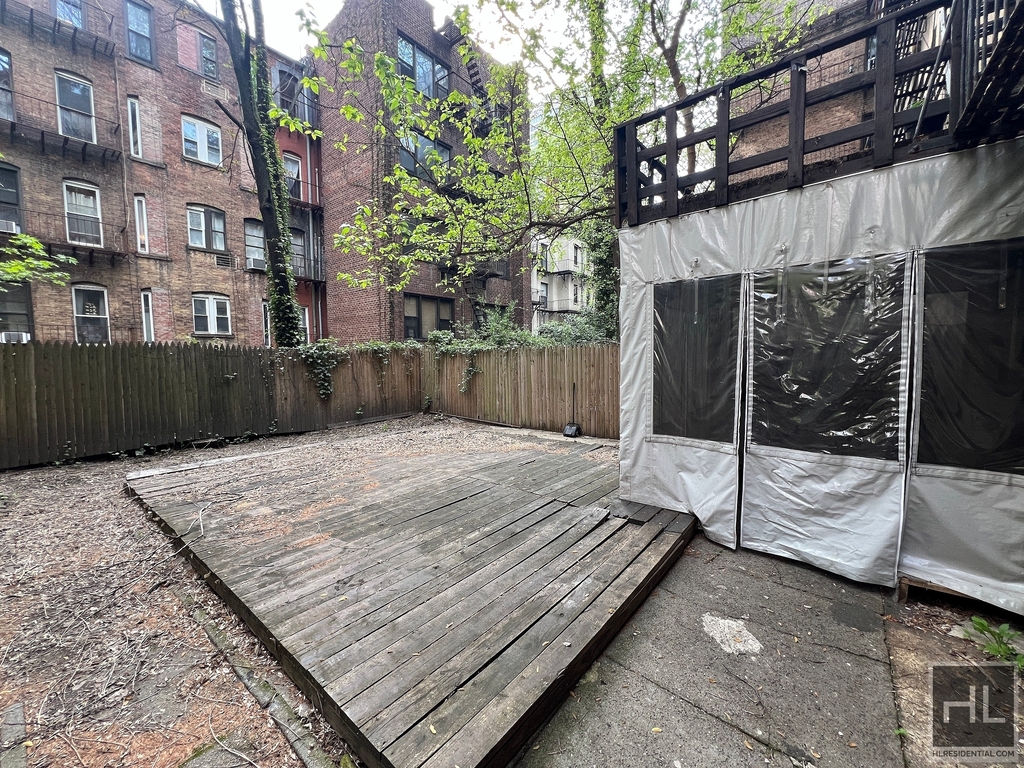 East 83rd Street - Photo 9