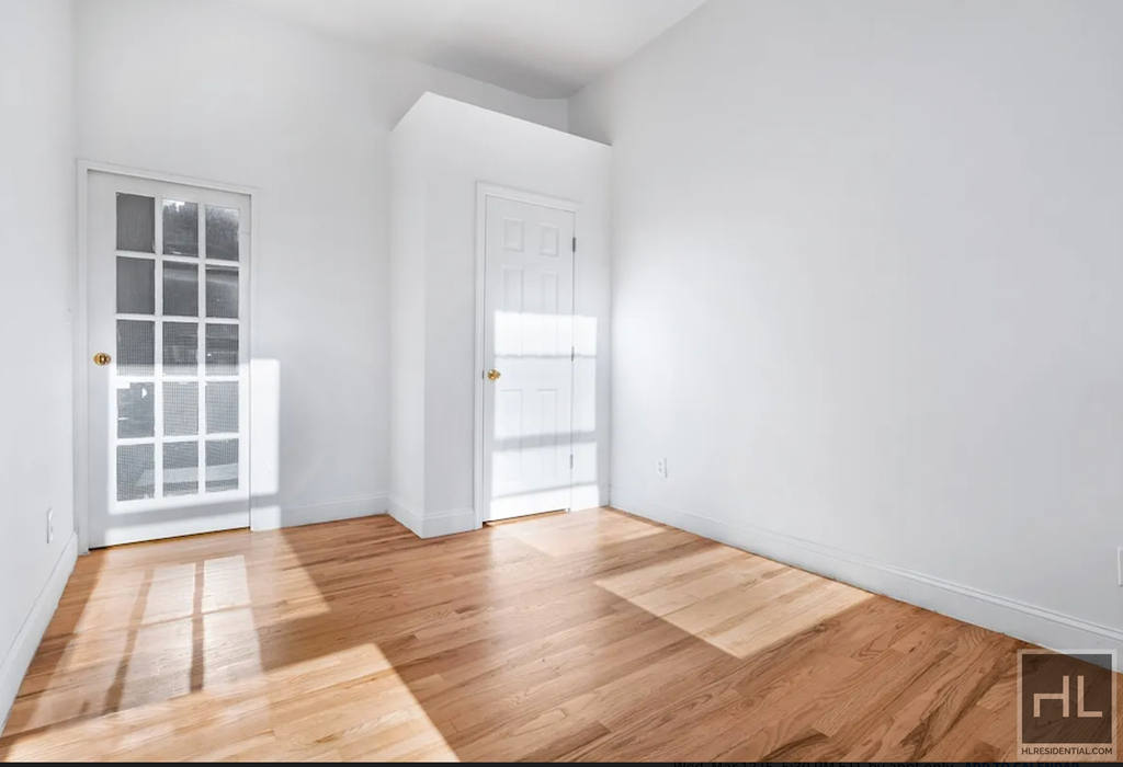 East 69 Street - Photo 4