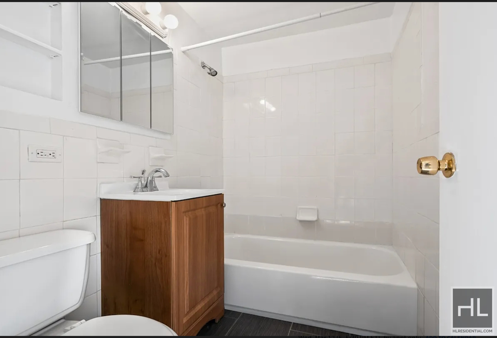 East 69 Street - Photo 9