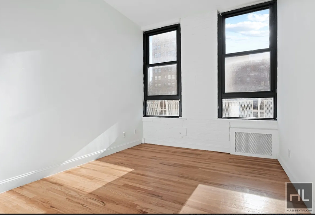 East 69 Street - Photo 1
