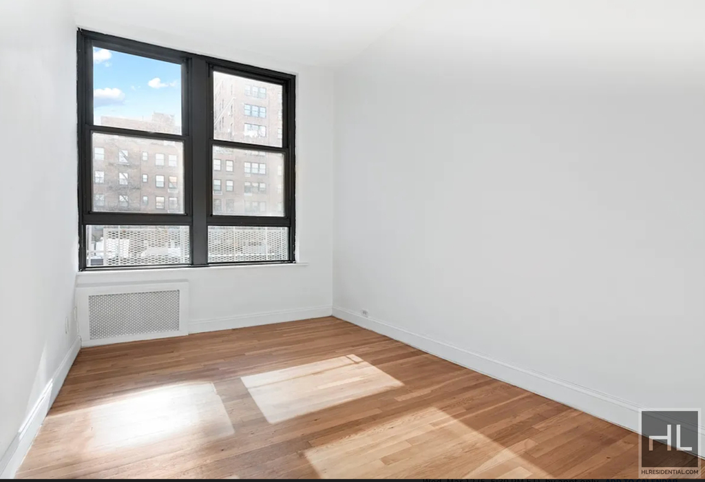 East 69 Street - Photo 2