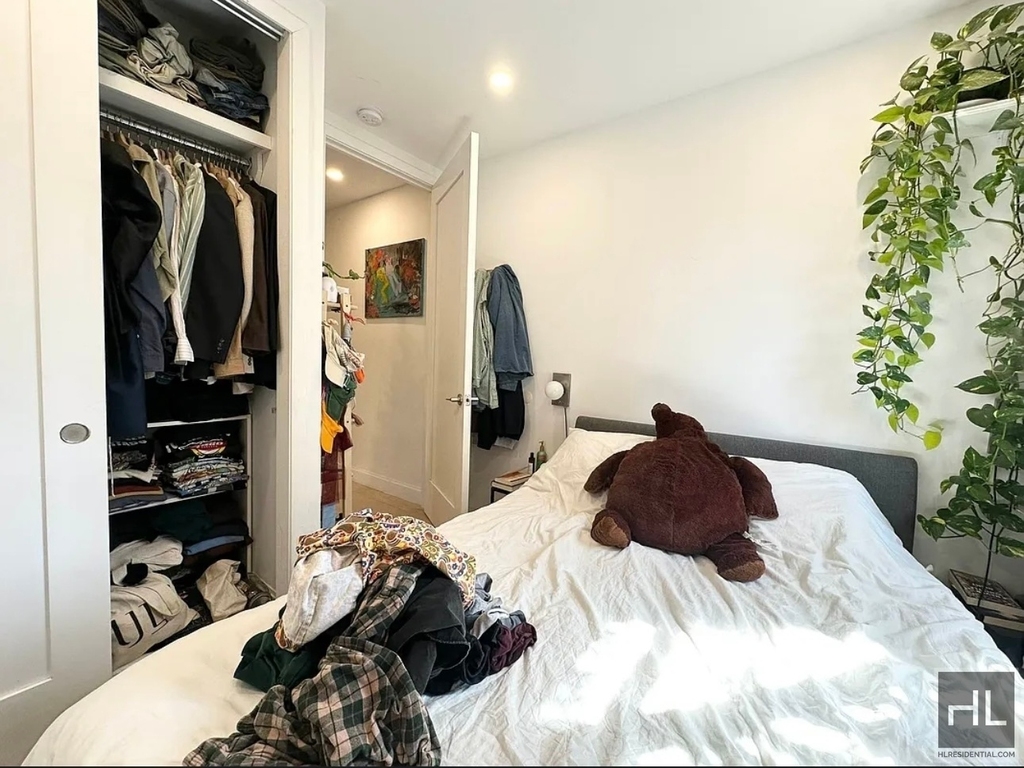 East 88th Street - Photo 7