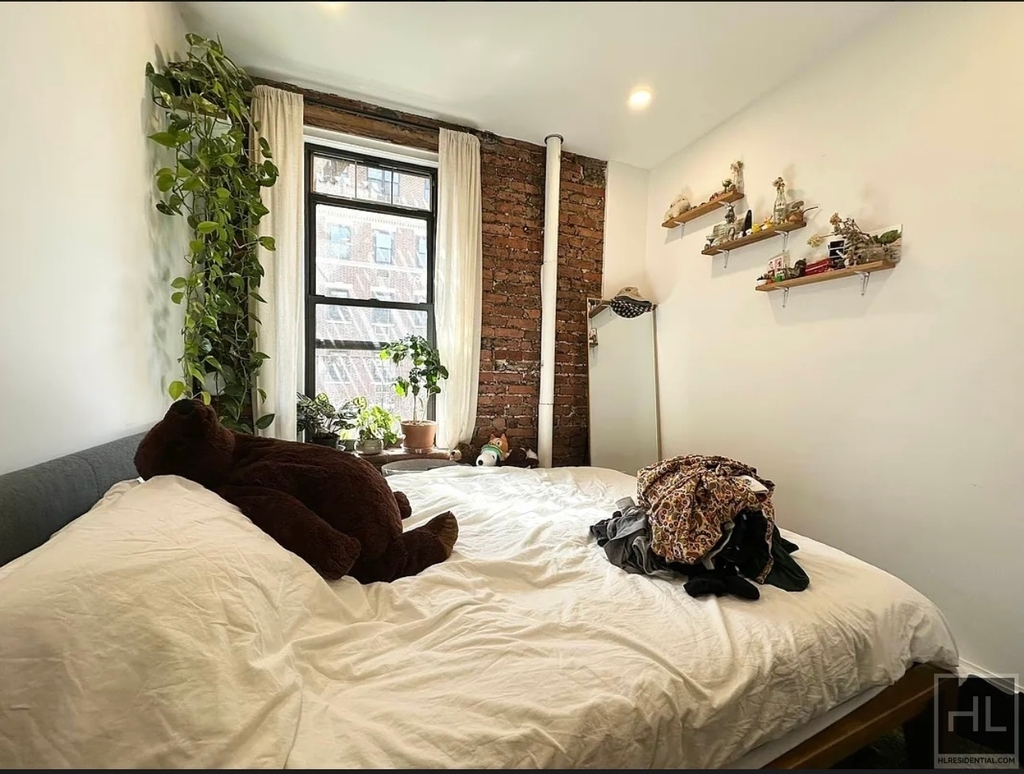 East 88th Street - Photo 6