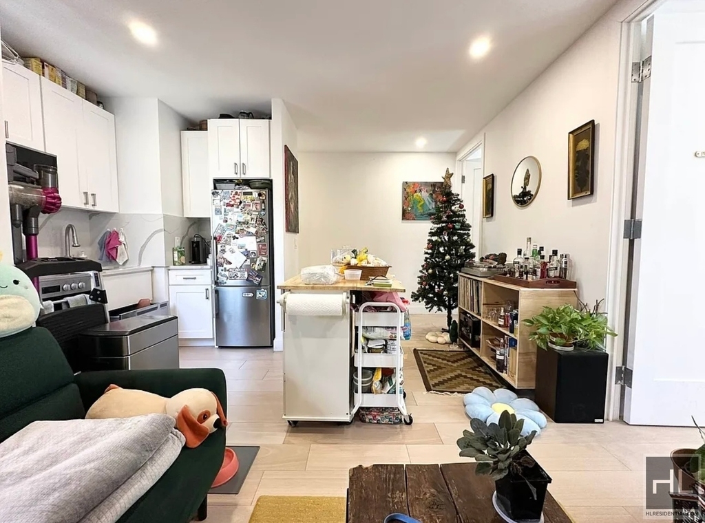 East 88th Street - Photo 4
