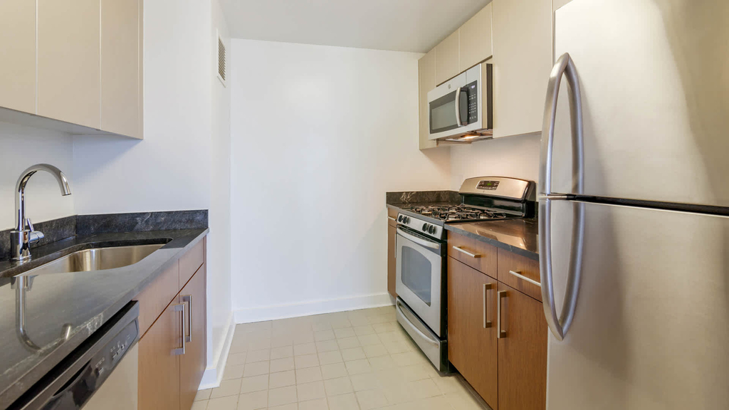 111 Lawrence Street - Photo 2