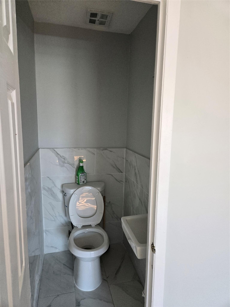 544 E 81st Street - Photo 3