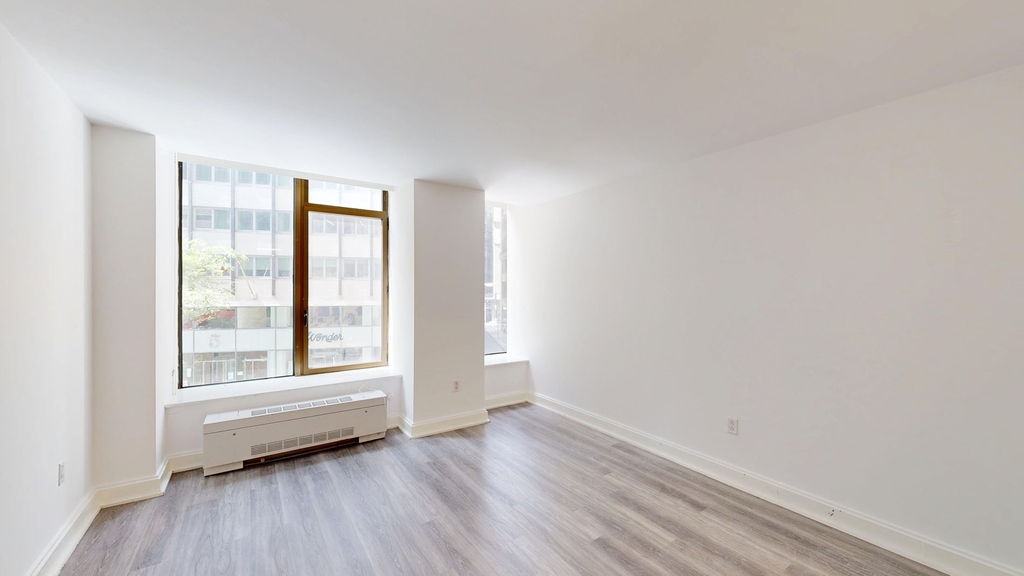 10 Hanover Square - Photo 2