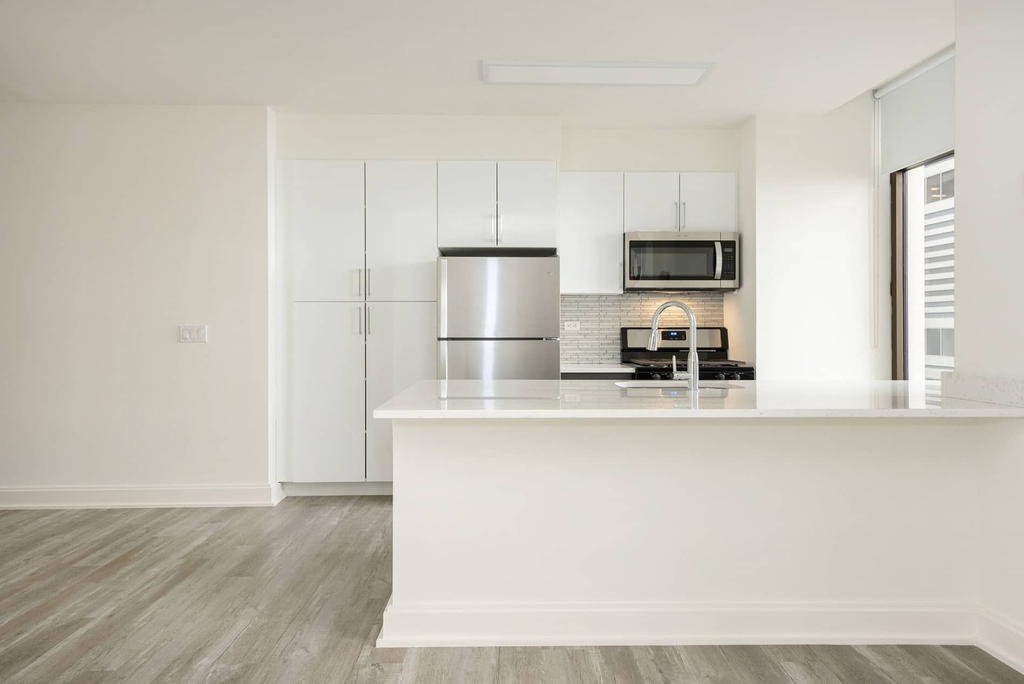 10 Hanover Square - Photo 20