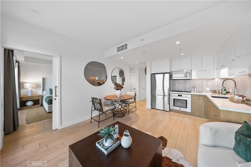 400 S Broadway - Photo 3