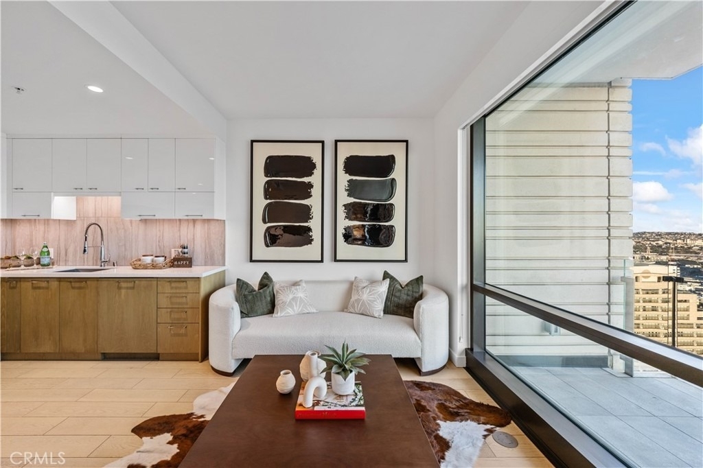 400 S Broadway - Photo 1