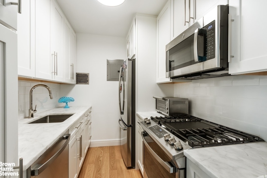 145 E 84th Street - Photo 4