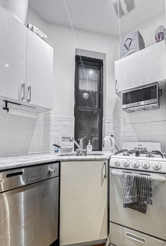 340 East 55th Street - Photo 3
