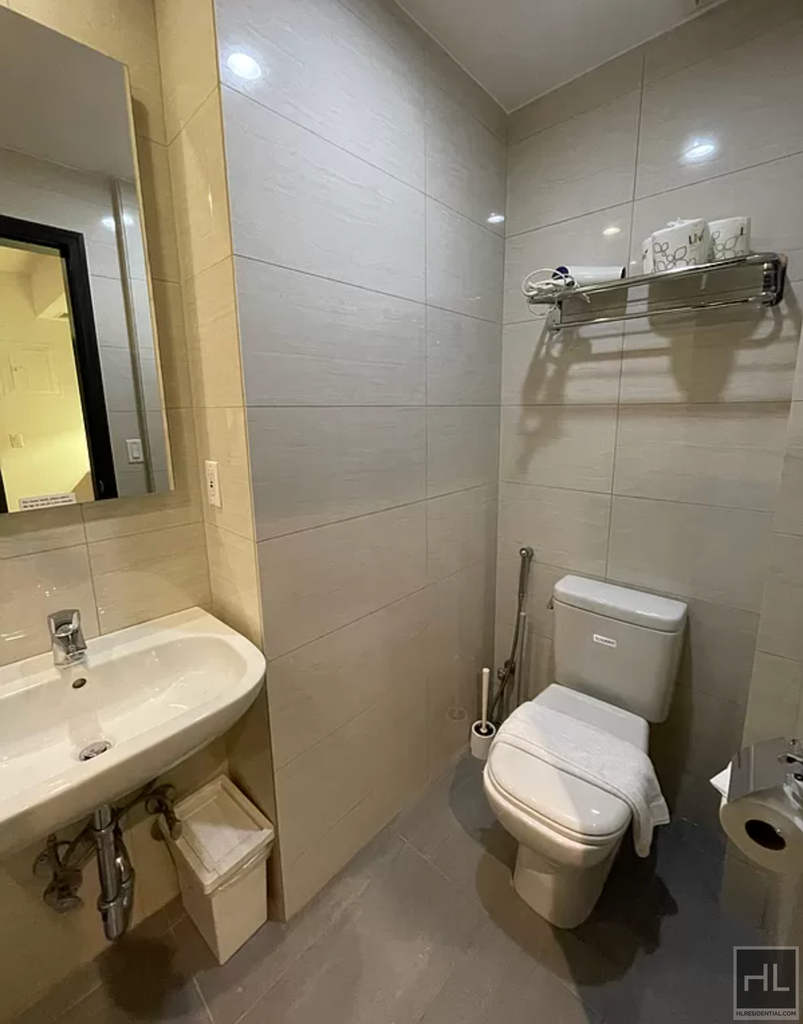 East 37 Street - Photo 4
